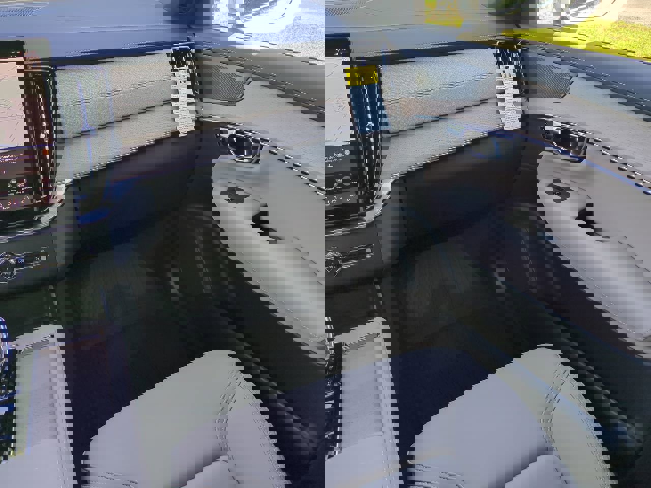 New 2026 Volvo XC90 B6 Plus w/ Protection Package Premier image 15