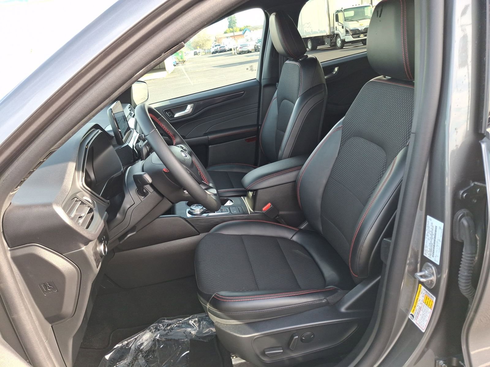 Used 2025 Ford Escape ST-Line image 17