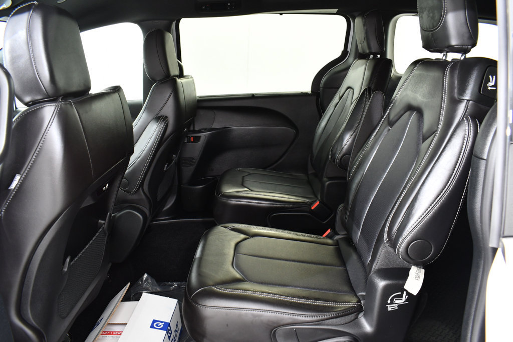 Used 2026 Chrysler Pacifica Select FWD image 17