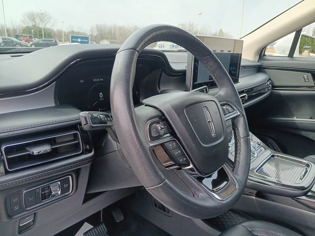 Used 2022 Lincoln Nautilus AWD w/ Premium Package image 6