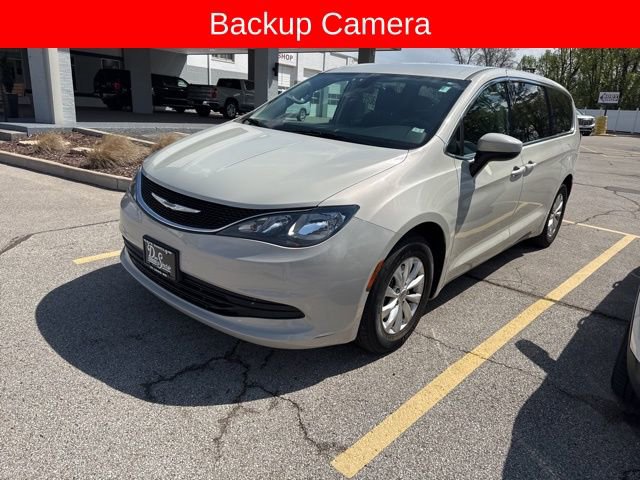 Used 2017 Chrysler Pacifica Touring w/ Tire & Wheel Group image 5