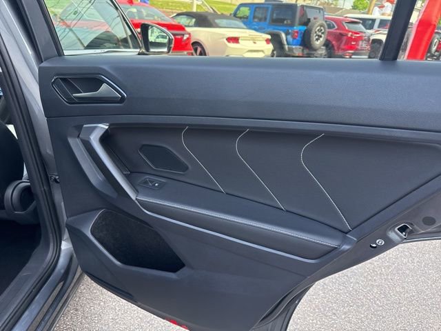 Used 2024 Volkswagen Tiguan SE AWD/4WD image 35