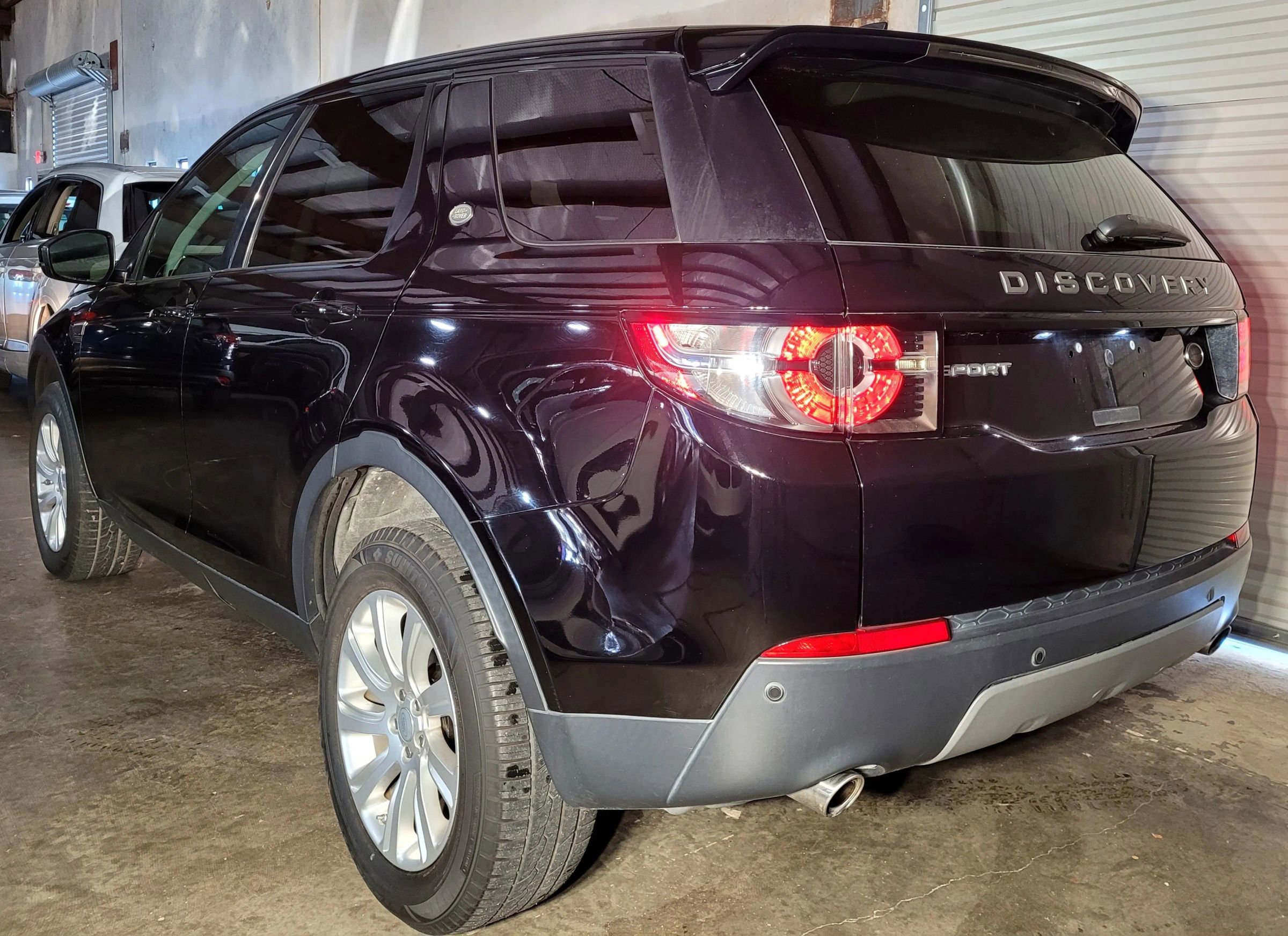 Used 2017 Land Rover Discovery Sport SE image 5