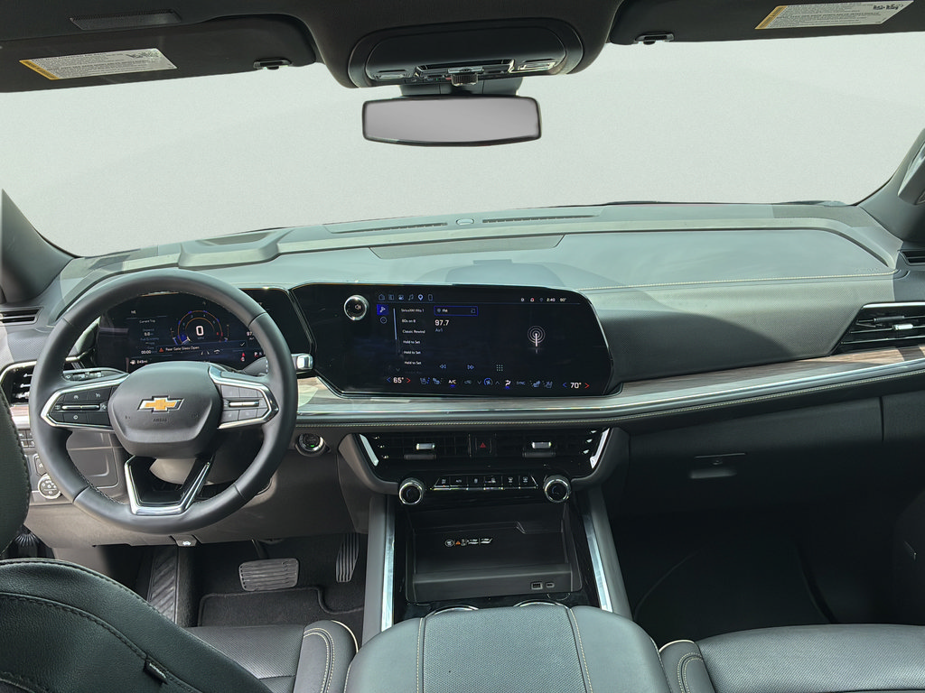 Used 2026 Chevrolet Suburban Premier RWD image 27