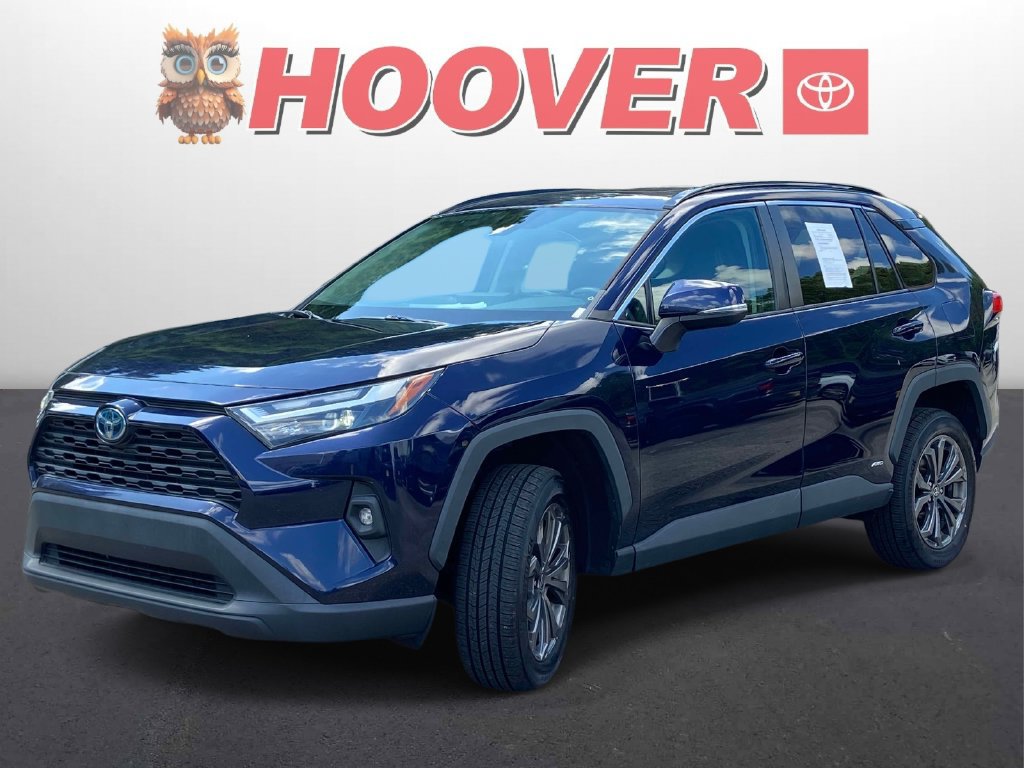 Used 2022 Toyota RAV4 XLE Premium AWD/4WD image 5