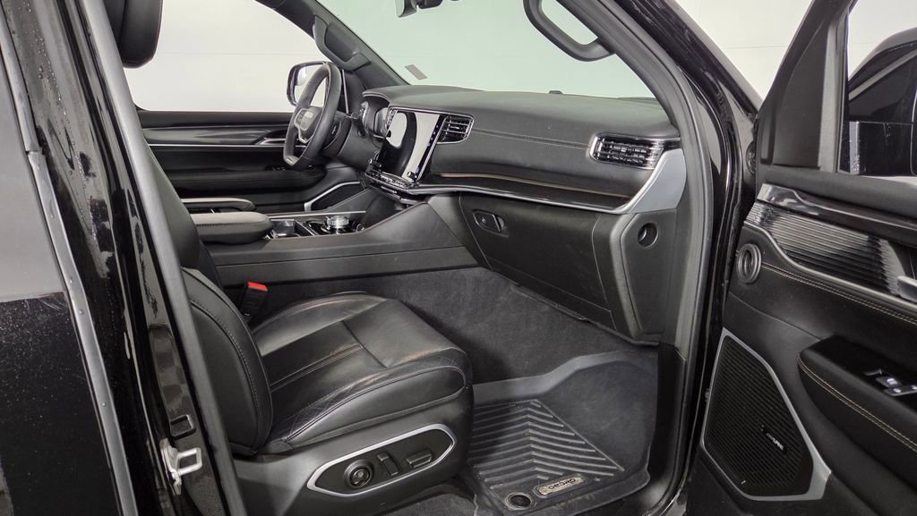 Used 2023 Jeep Wagoneer 4WD image 37