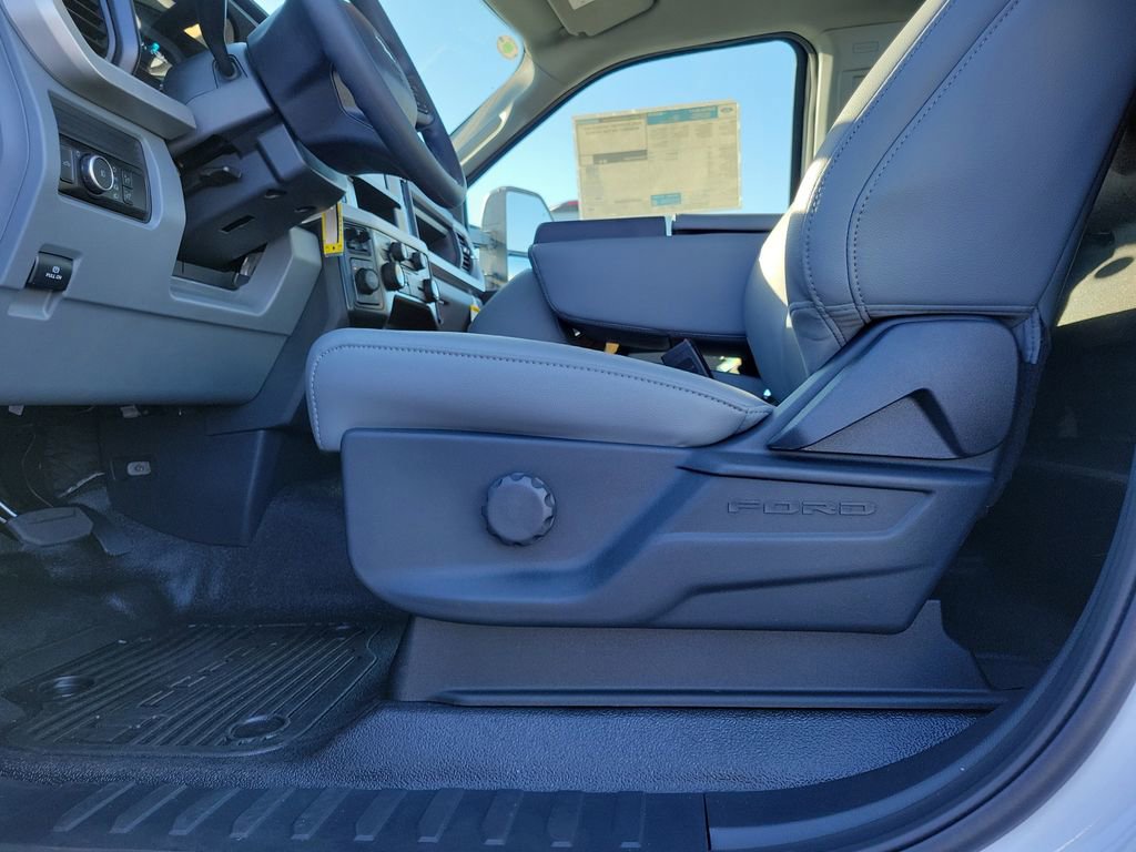 New 2026 Ford F550 4x4 Regular Cab Super Duty image 14