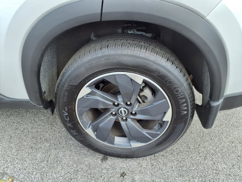 Certified 2025 Nissan Rogue SV image 4