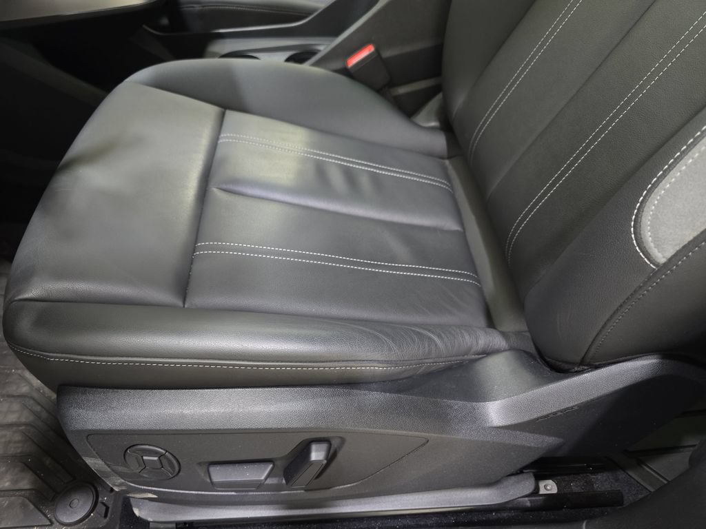 Used 2024 Audi Q4 e-tron Premium Plus w/ Premium Plus AWD/4WD image 32