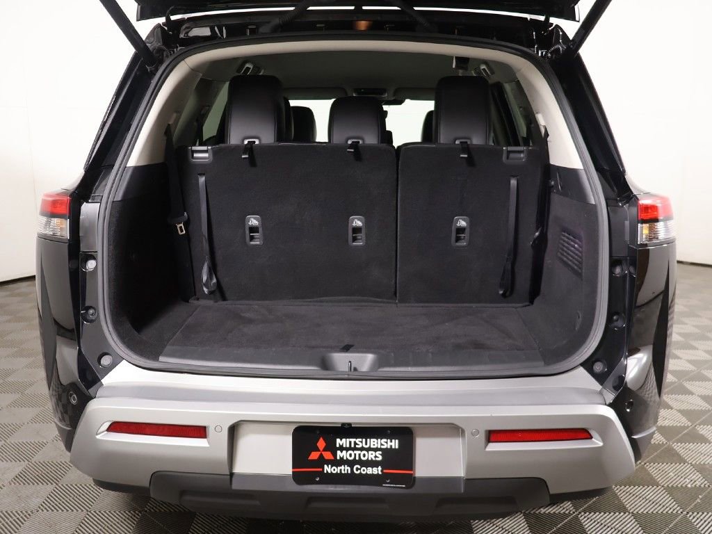 Used 2024 Nissan Pathfinder SL AWD/4WD image 16