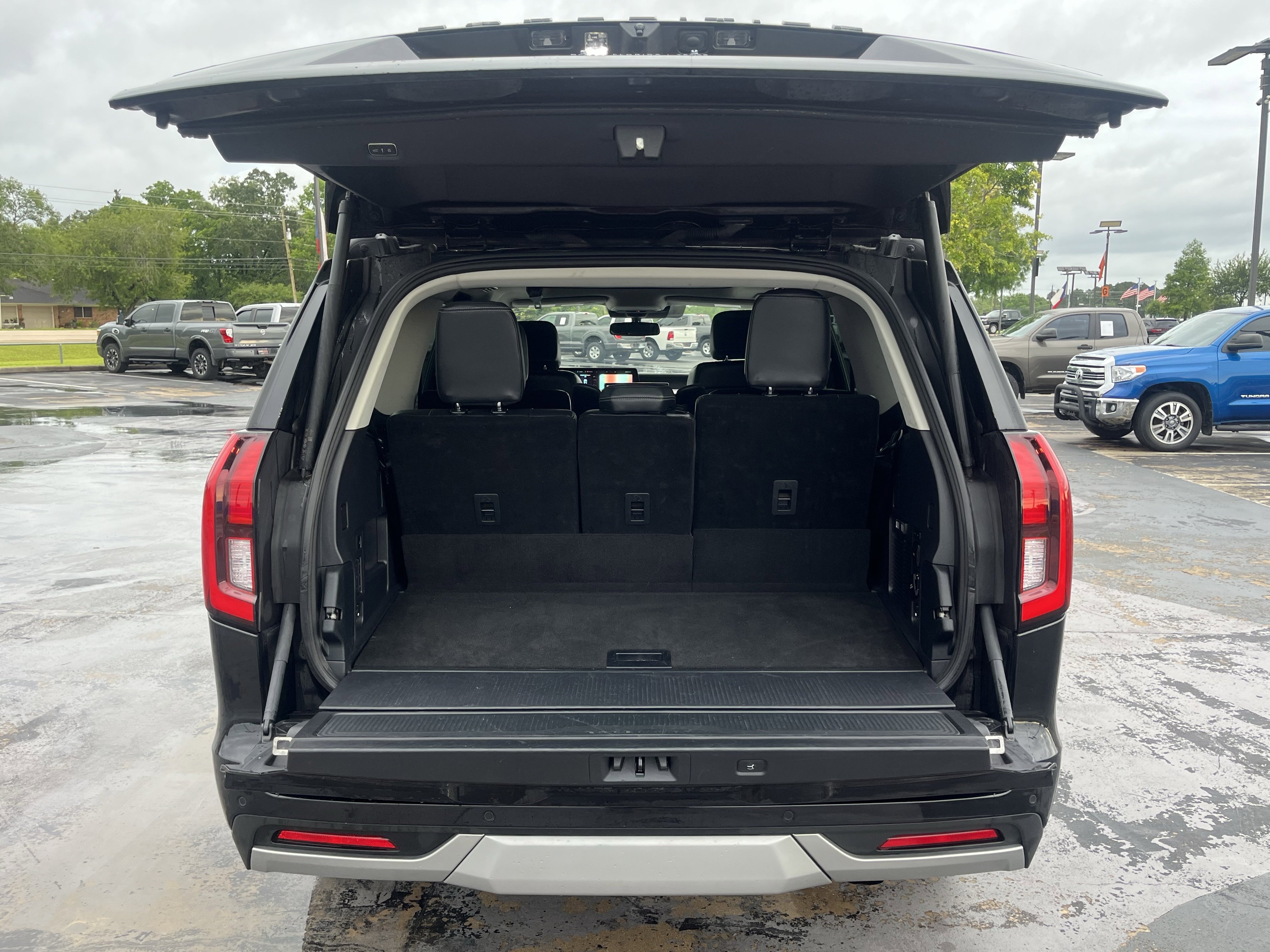 Used 2025 Ford Expedition Platinum AWD/4WD image 11