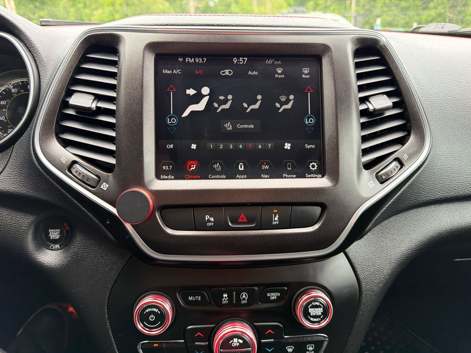 Used 2021 Jeep Cherokee Trailhawk w/ Sun, Sound & Nav Group AWD/4WD image 18