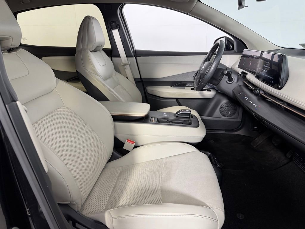 Used 2024 Nissan Ariya AWD image 32