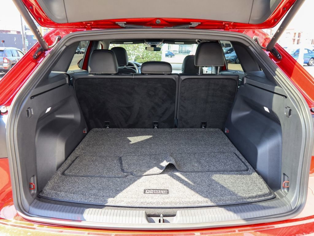 Certified 2025 Volkswagen Atlas Cross Sport SE w/ Panoramic Sunroof Package image 10