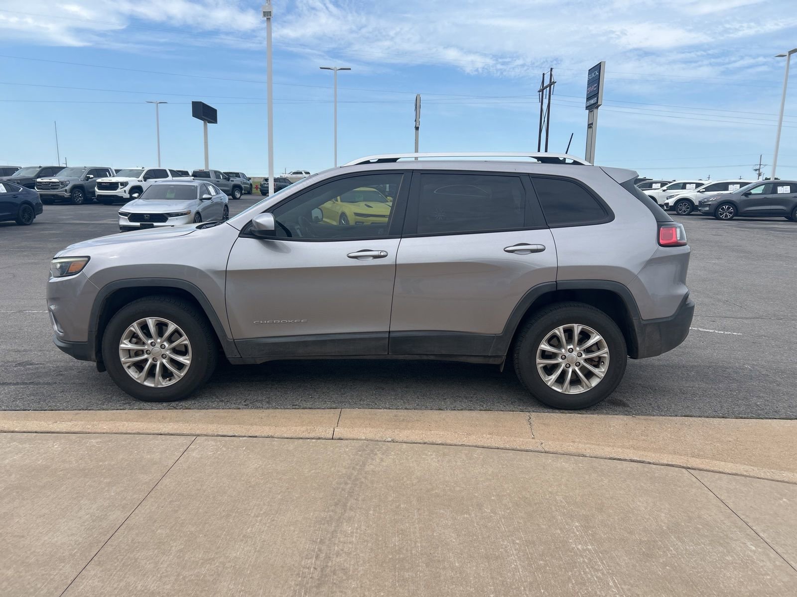 Used 2020 Jeep Cherokee Latitude AWD/4WD image 8