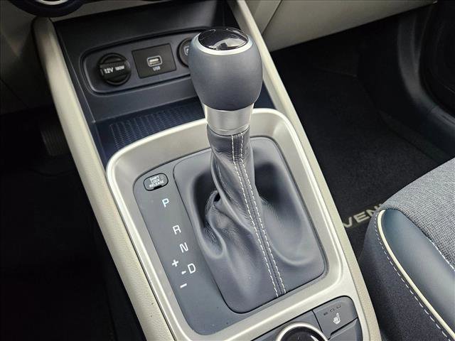 Used 2021 Hyundai Venue FWD image 13