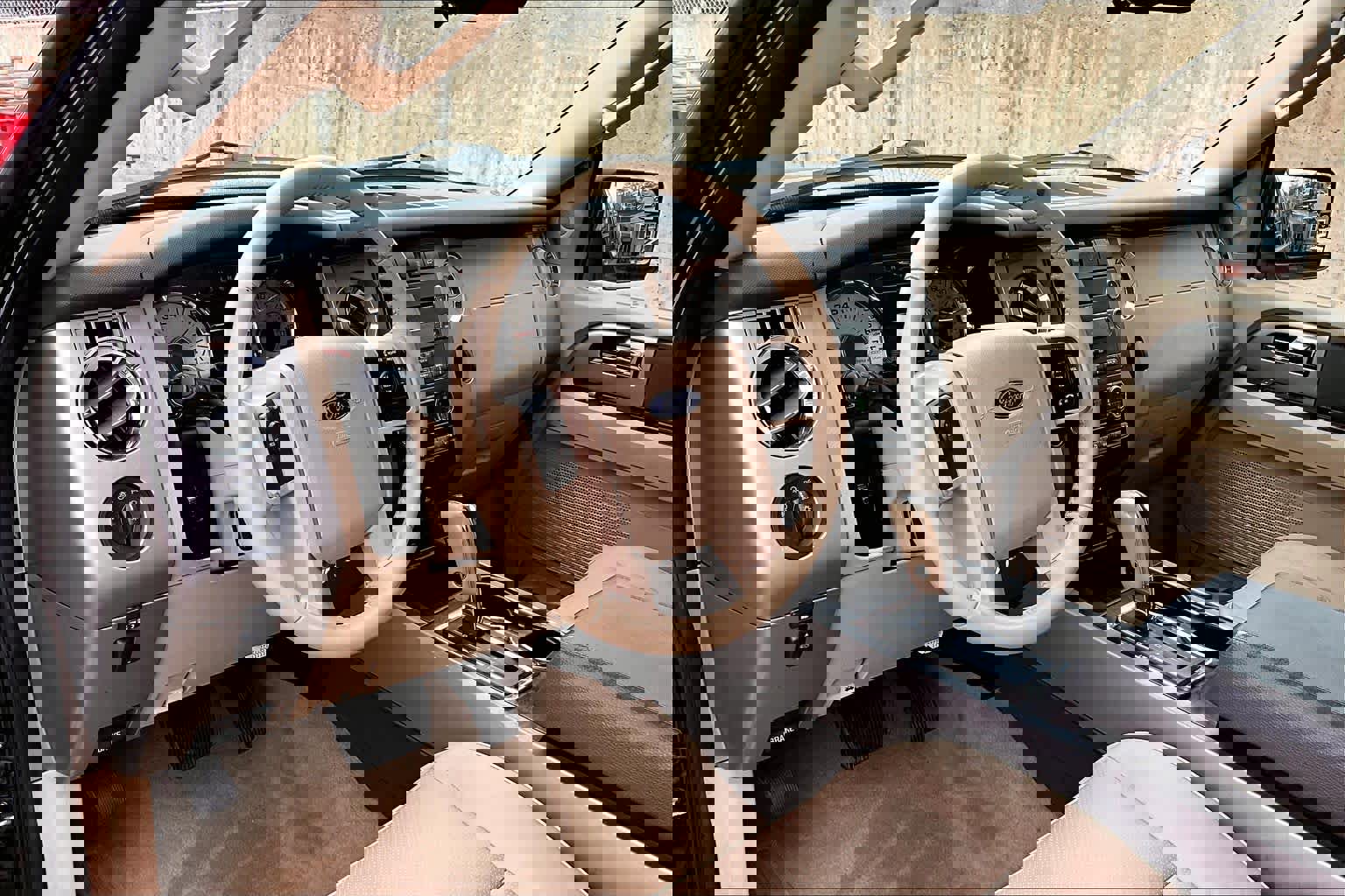 Used 2014 Ford Expedition XLT w/ Equipment Group 202A RWD image 18