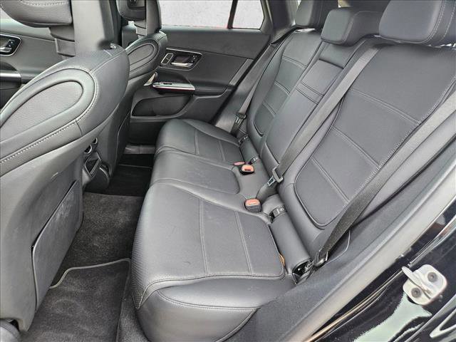 Used 2025 Mercedes-Benz GLC 300 image 13