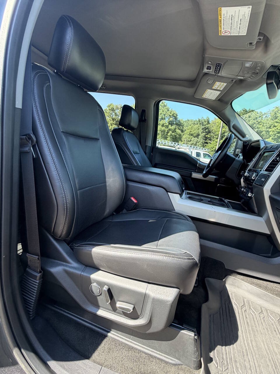 Used 2017 Ford F250 Lariat w/ Lariat Ultimate Package AWD/4WD image 36