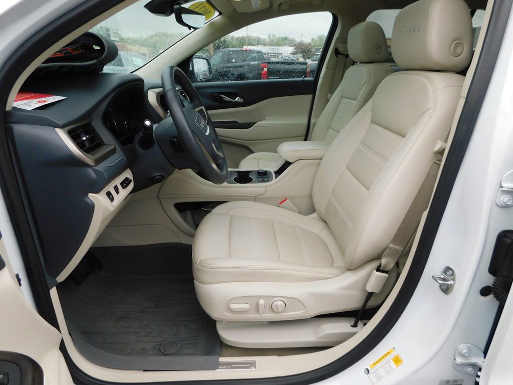 Used 2023 GMC Acadia Denali w/ Denali Technology Package AWD/4WD image 13