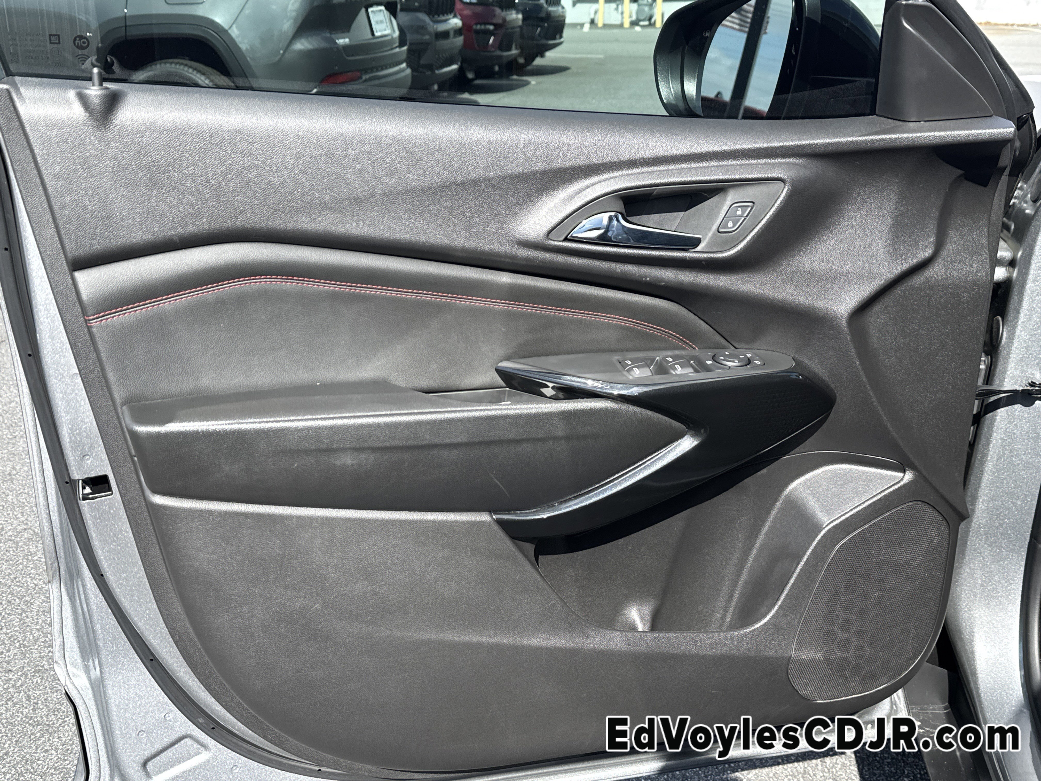 Used 2025 Chevrolet Trax RS w/ Driver Confidence Package image 12