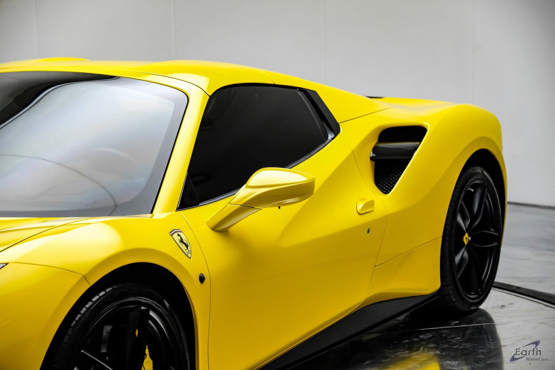 Used 2017 Ferrari 488 Spider image 38