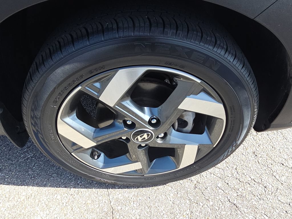 Used 2023 Hyundai Venue SEL FWD image 10