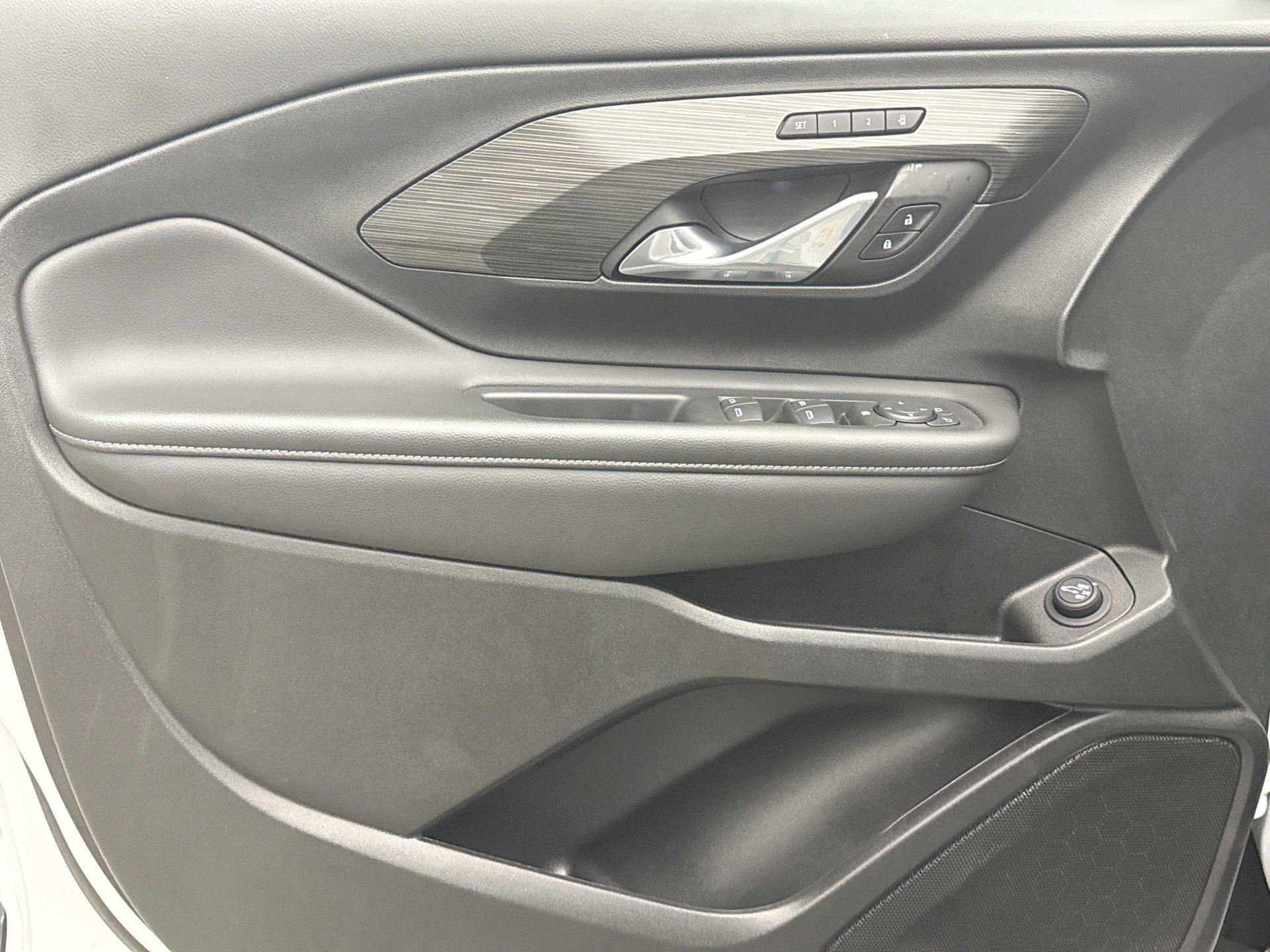 Used 2022 GMC Terrain SLT w/ Tech Package image 9