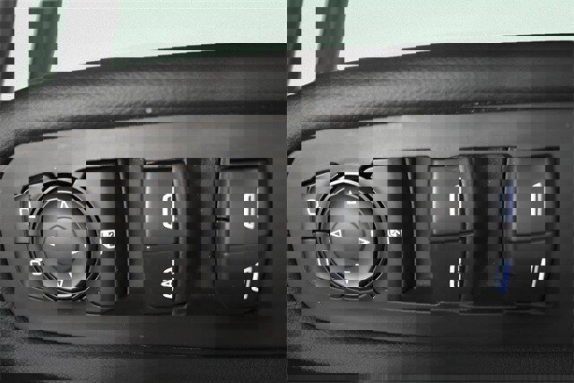 Used 2024 GMC Terrain SLT w/ Elevation Edition image 23