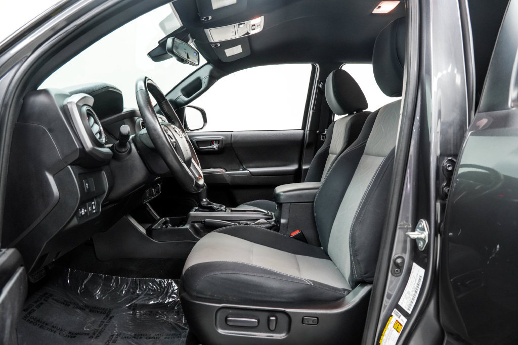 Used 2021 Toyota Tacoma TRD Sport AWD/4WD image 17