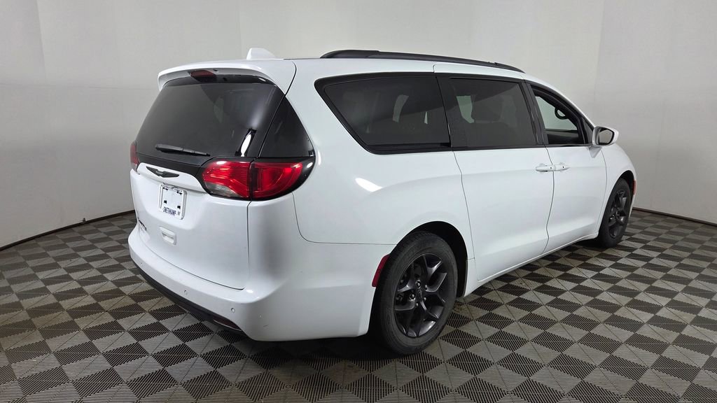 Used 2018 Chrysler Pacifica Touring-L Plus w/ S Appearance Package FWD image 8