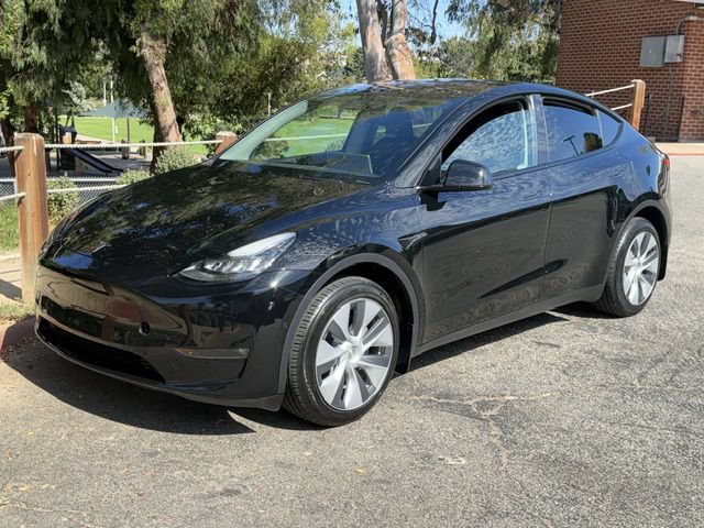 Used 2022 Tesla Model Y Long Range AWD/4WD image 1