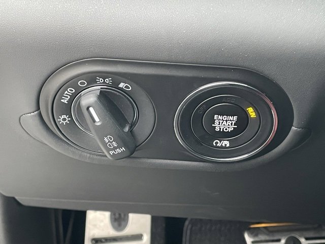 Used 2022 Maserati Levante Trofeo image 35