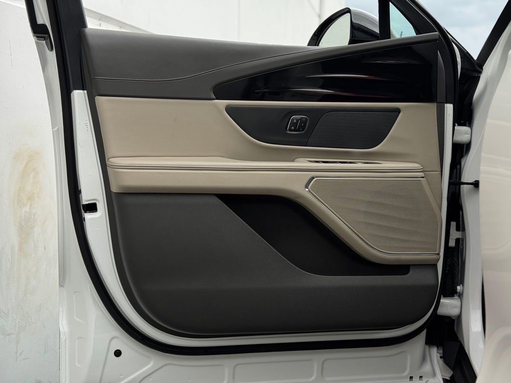Used 2024 Lincoln Nautilus Reserve AWD/4WD image 10
