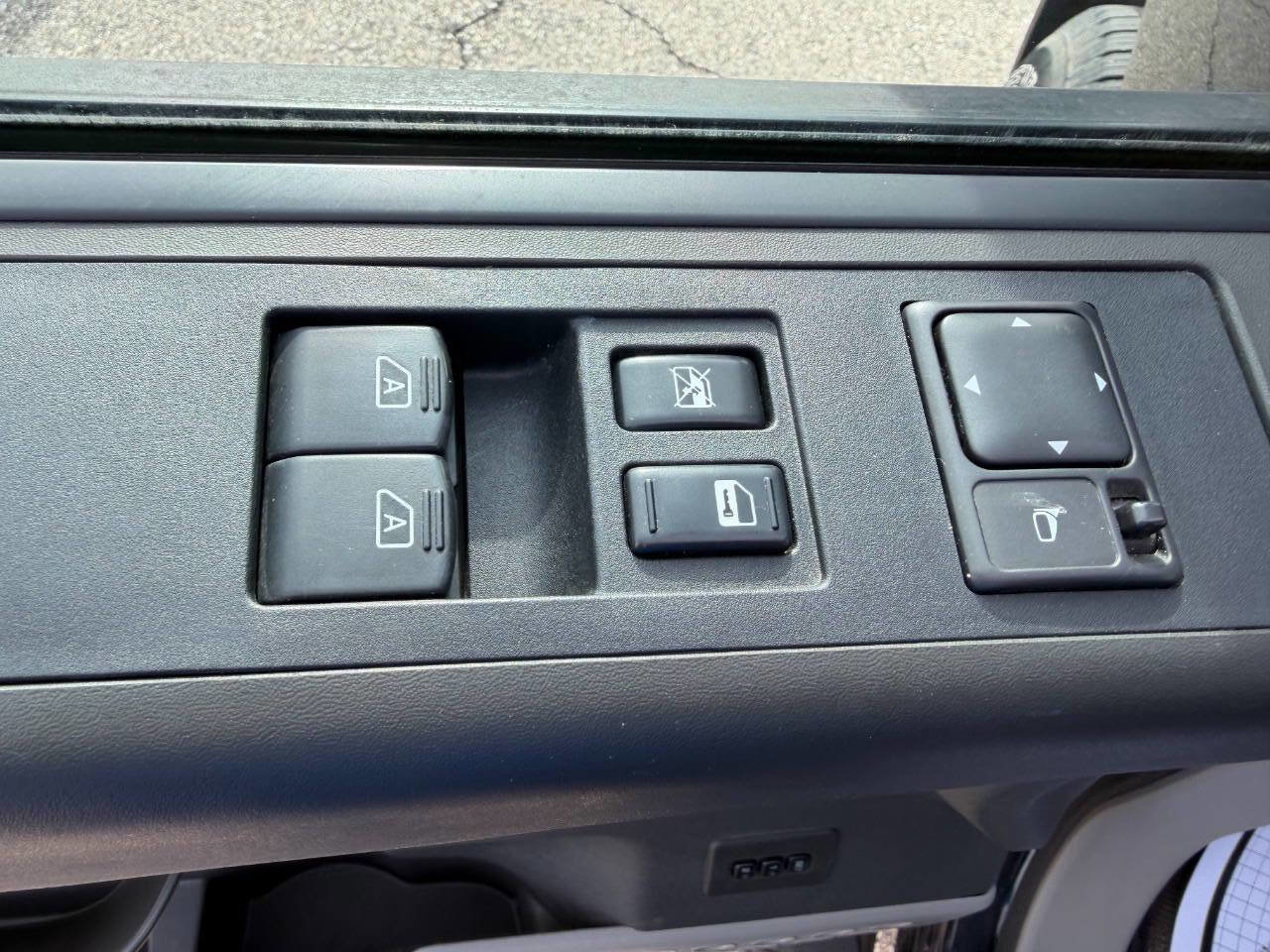 Used 2004 Nissan Titan LE w/ (Tow) Big Tow Pkg image 15