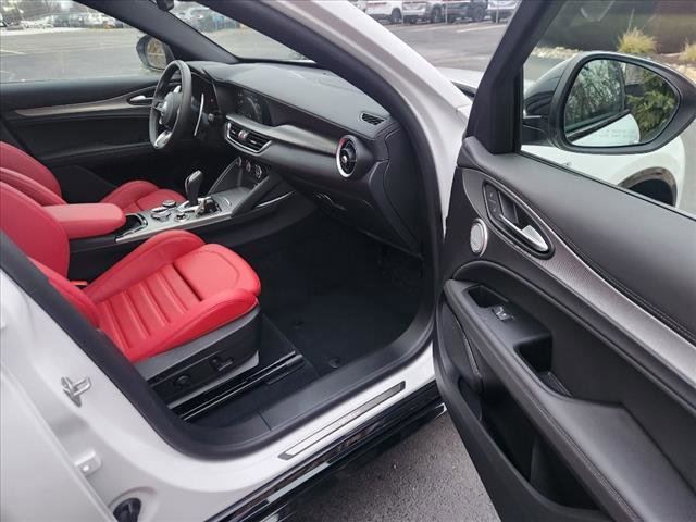 Used 2024 Alfa Romeo Stelvio Veloce image 12