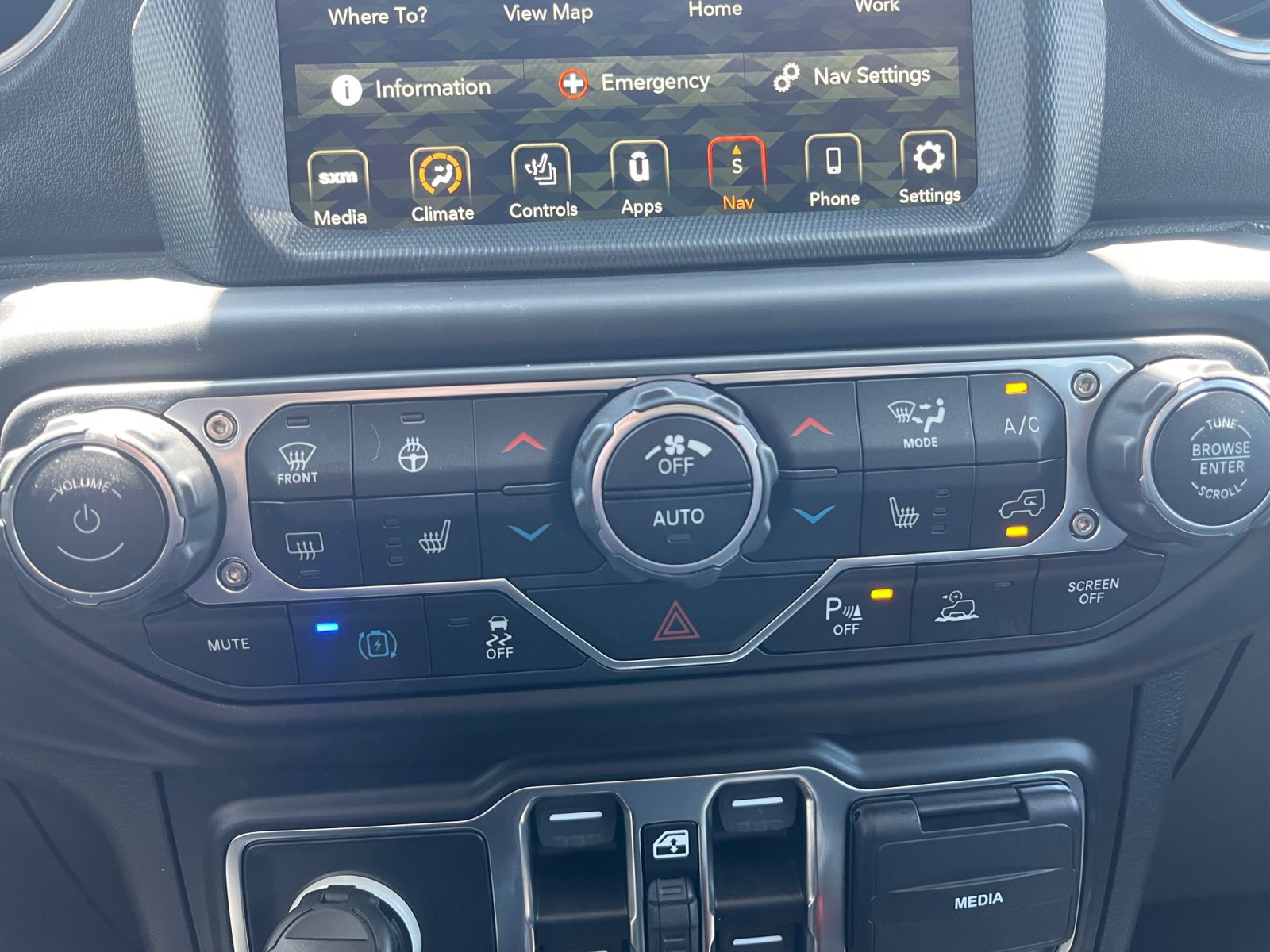Certified 2021 Jeep Wrangler Unlimited Rubicon 4xe w/ Cold Weather Group AWD/4WD image 24