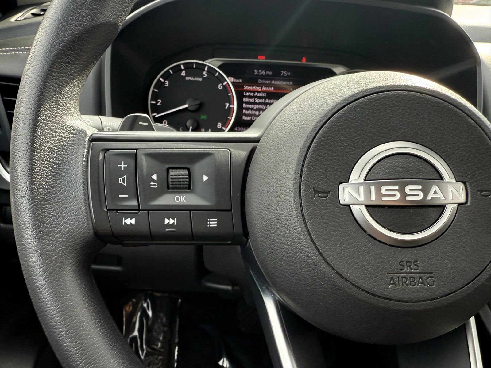 Used 2024 Nissan Rogue SV image 28