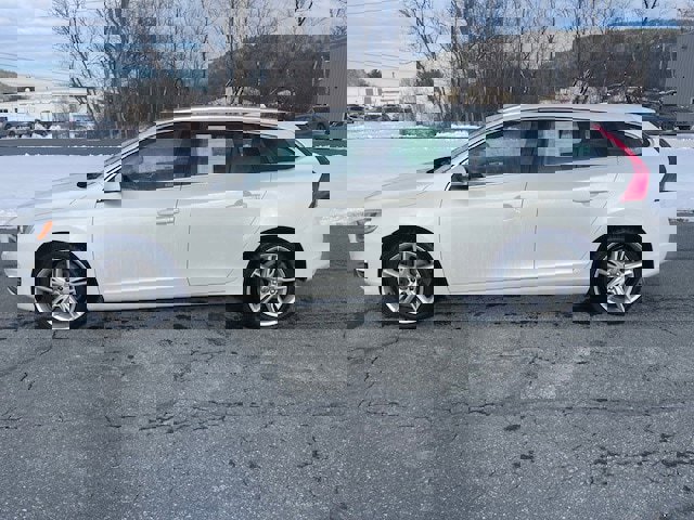 Used 2016 Volvo V60 T5 Premier image 2