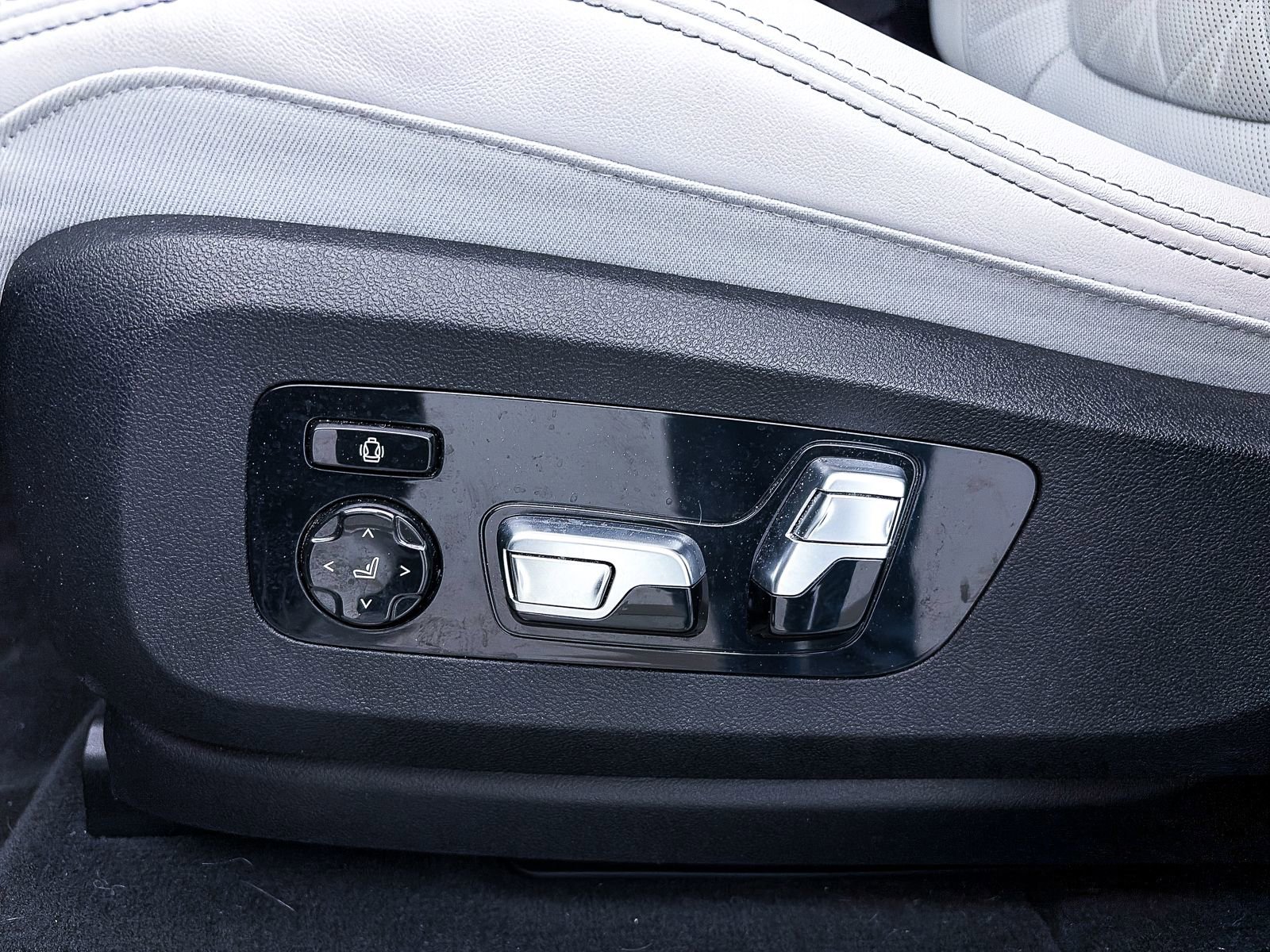 Used 2023 BMW X5 xDrive45e w/ Executive Package image 23