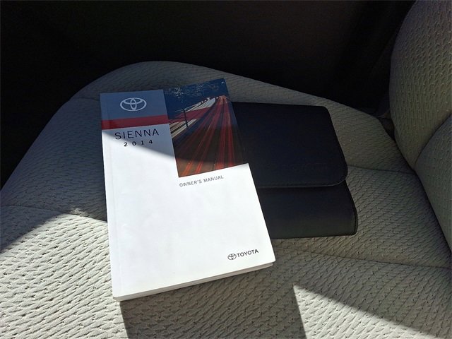Used 2014 Toyota Sienna LE image 26