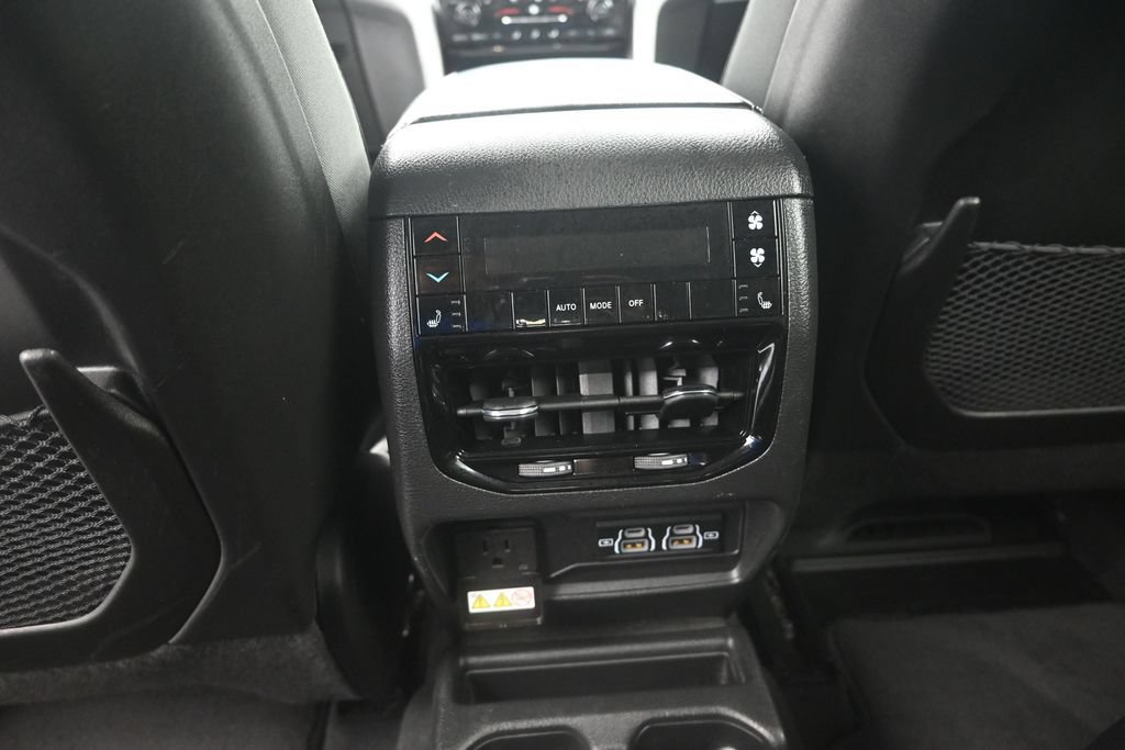 Used 2024 Jeep Grand Cherokee L Limited w/ Luxury Tech Group II RWD image 19