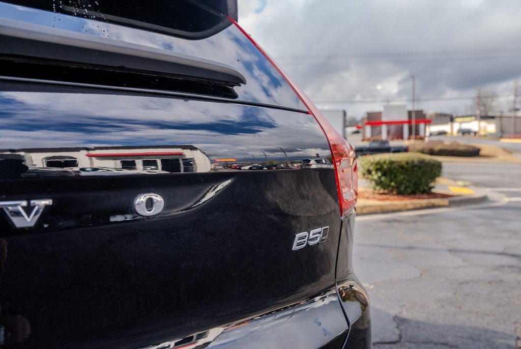 Used 2025 Volvo XC40 B5 Plus image 27