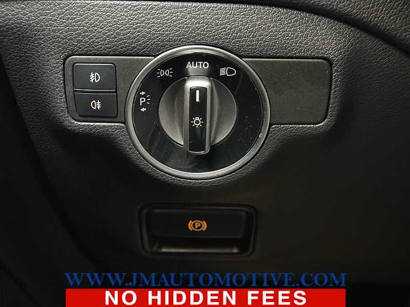 Used 2019 Mercedes-Benz GLA 250 4MATIC image 32