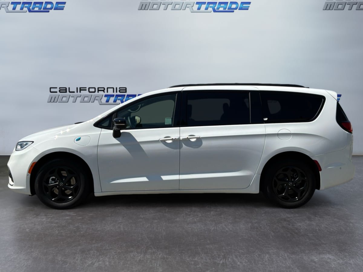 Used 2025 Chrysler Pacifica Premium FWD image 8