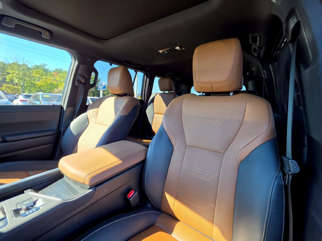 Used 2025 Lexus GX 550 w/ Accessory Package (Z1) AWD/4WD image 8