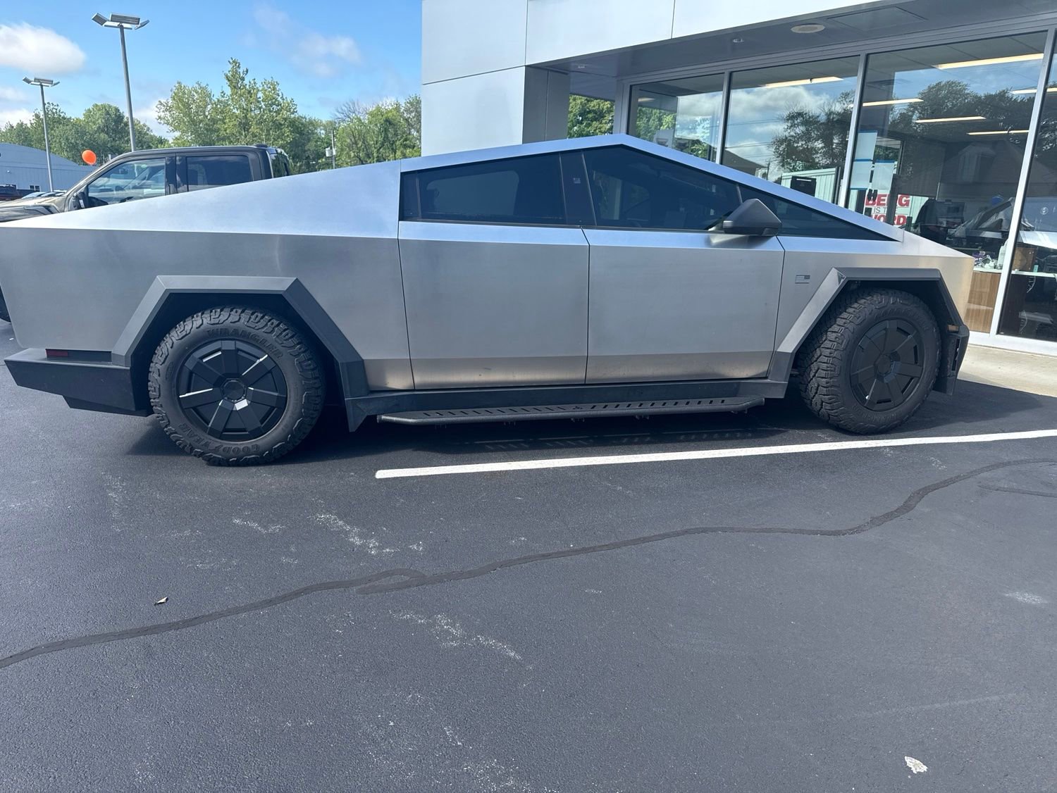 Used 2024 Tesla Cybertruck AWD Crew Cab image 5