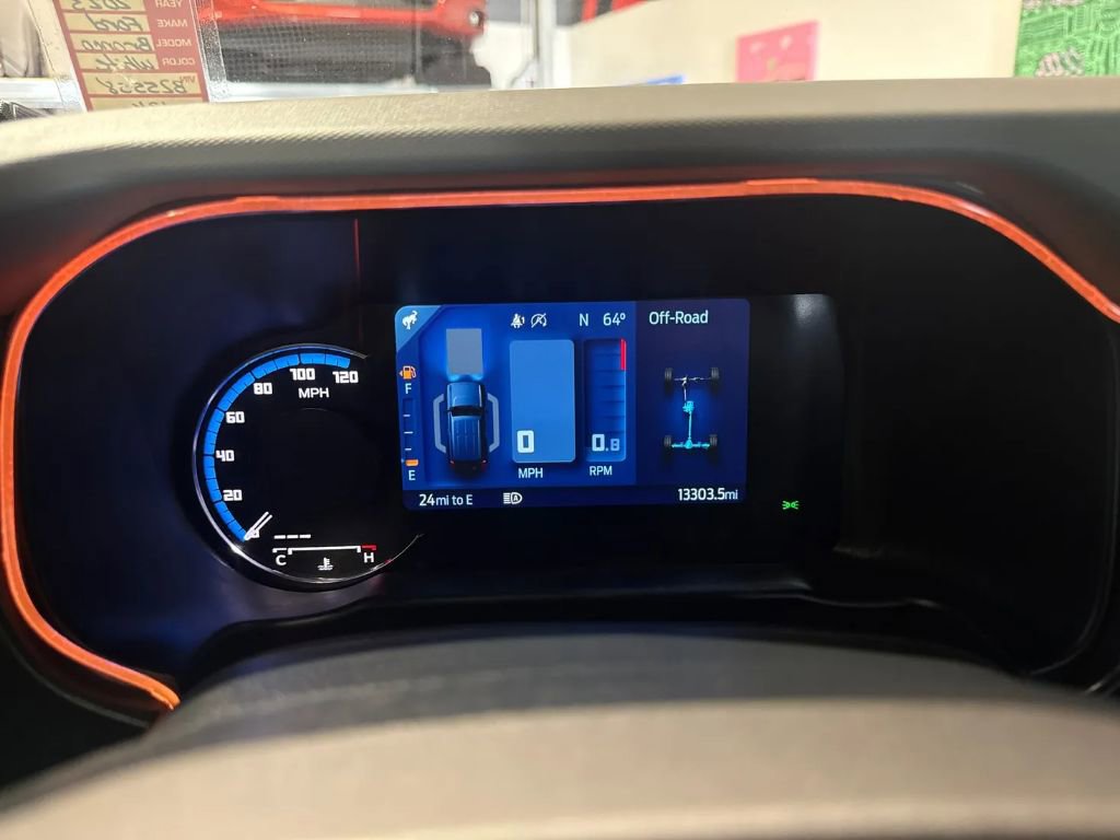 Used 2023 Ford Bronco Badlands image 9