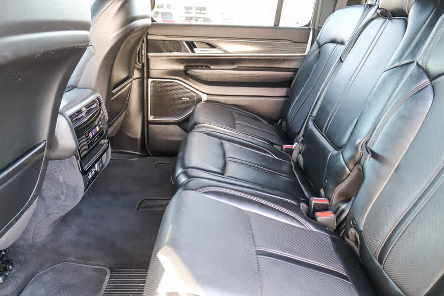 Used 2024 Jeep Wagoneer L Series II RWD image 18