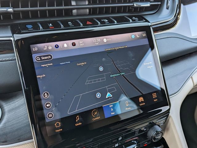 Used 2023 Jeep Grand Cherokee 4WD 4xe w/ Luxury Tech Group II image 16